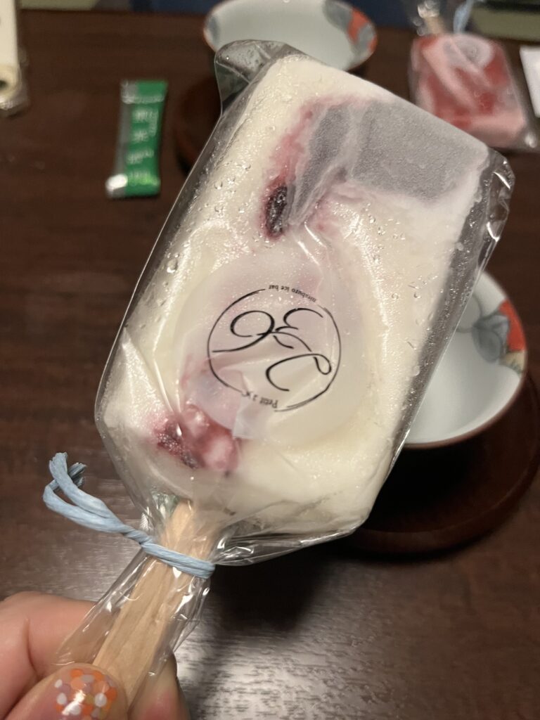 村岡湖月堂仁三郎の236アイスバー 東洋美人の酒粕アイス）