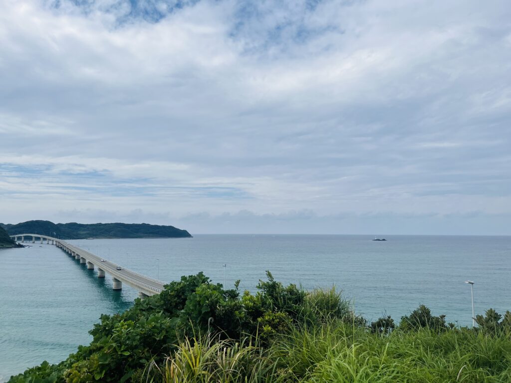角島展望台から見た角島大橋の景色