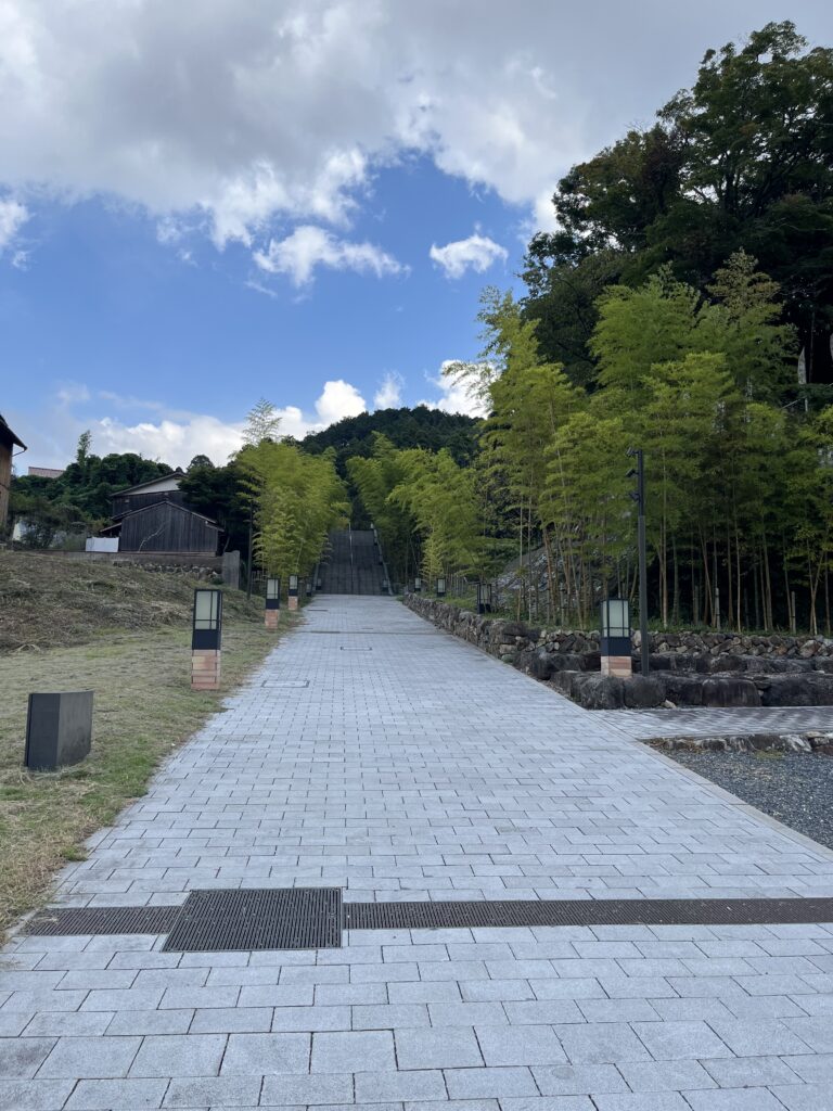 長門湯本温泉の竹林の階段と石畳の散策路