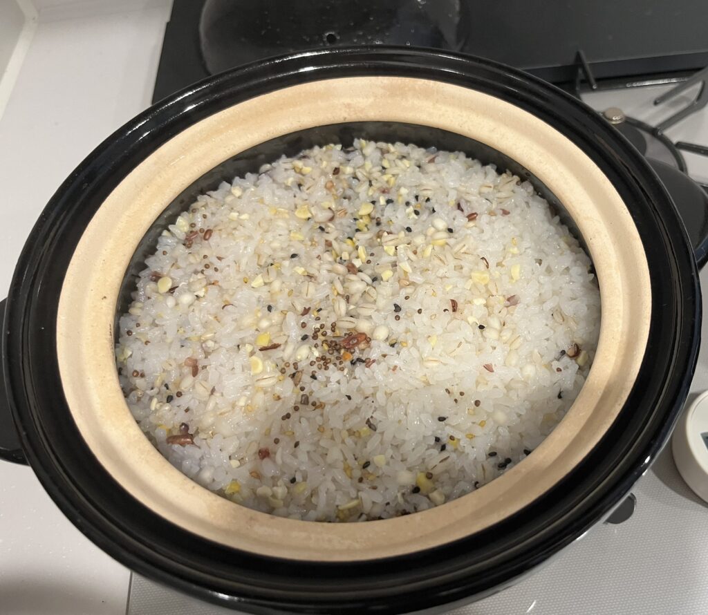 炊きたてのお米が入ったかまどさん