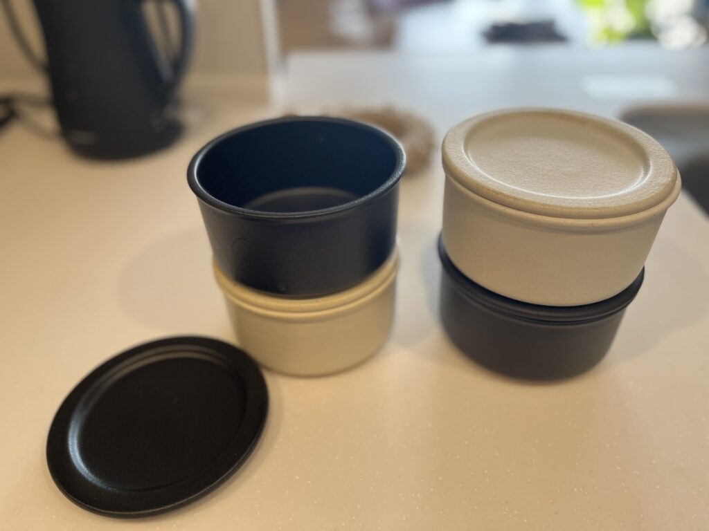 クッチーナのおひつをスタッキングして蓋を開けた状態