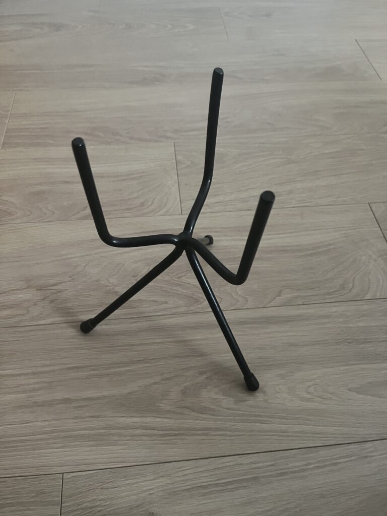 植木鉢スタンドの細い棒状の脚