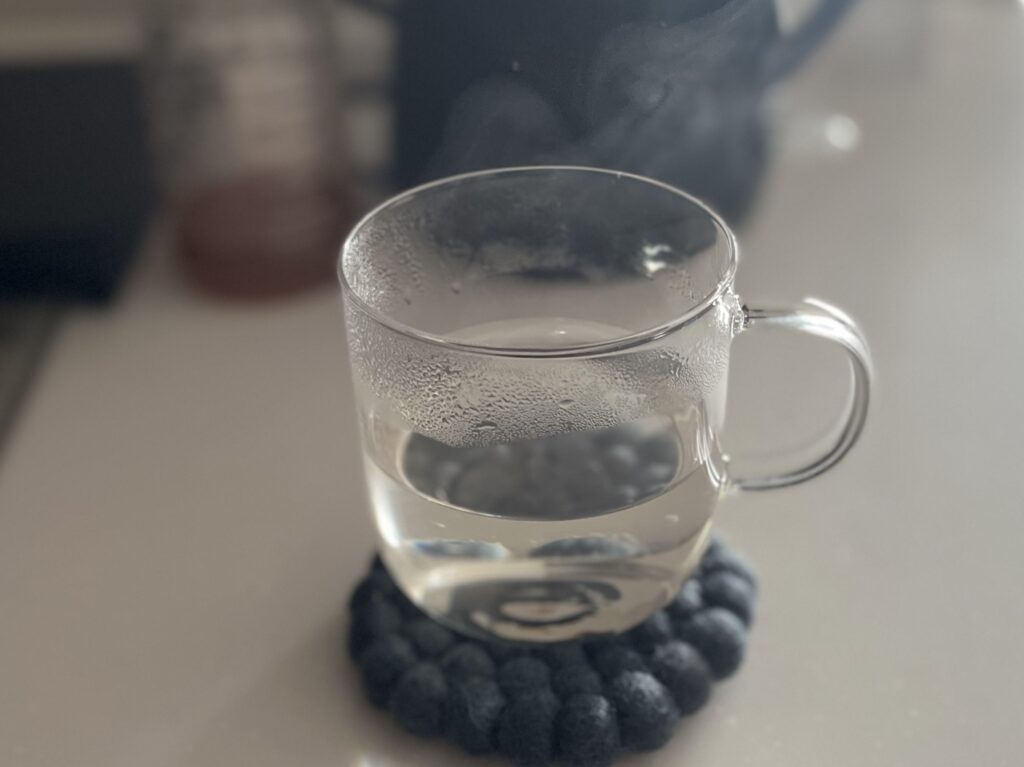 梅酢のお湯割り マグカップ