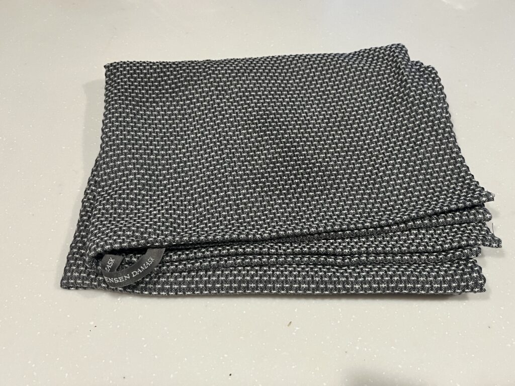 ジョージジェンセンダマスクのティータオルを畳んだ様子