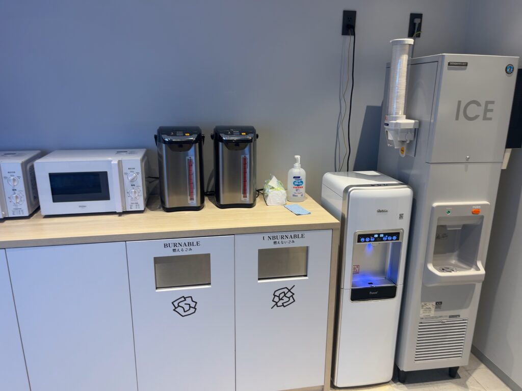 フリースペースの奥の写真