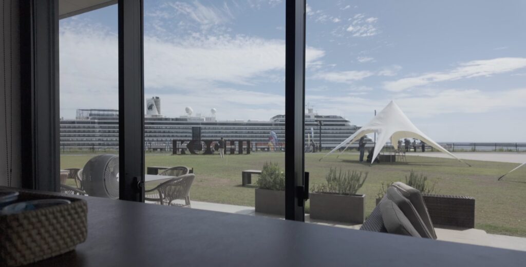 South Horizon Brewing 窓 港 景色 高知