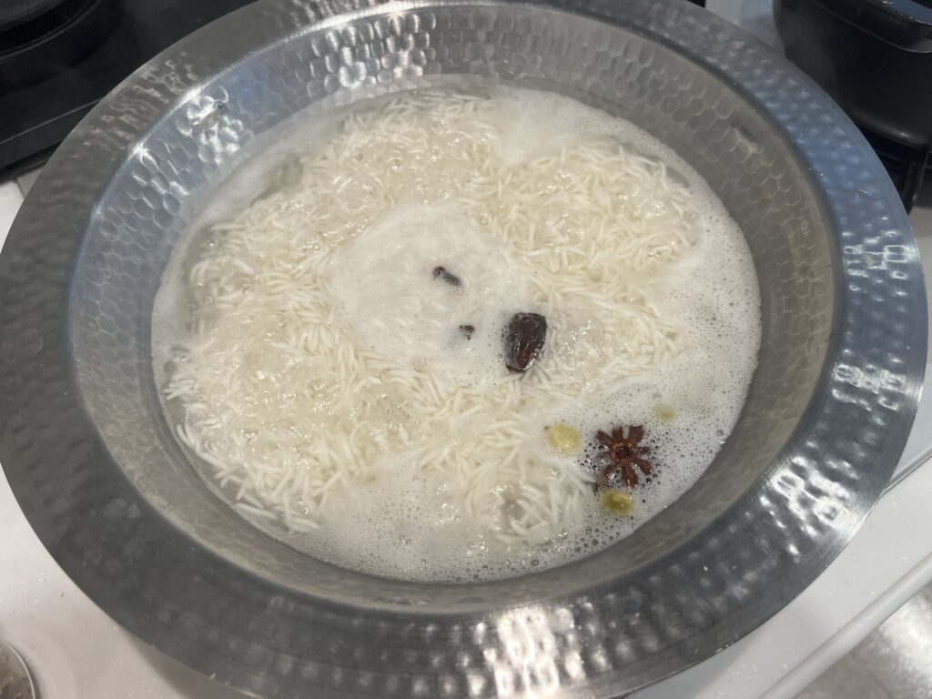 ビリヤニ スパイス 煮出す