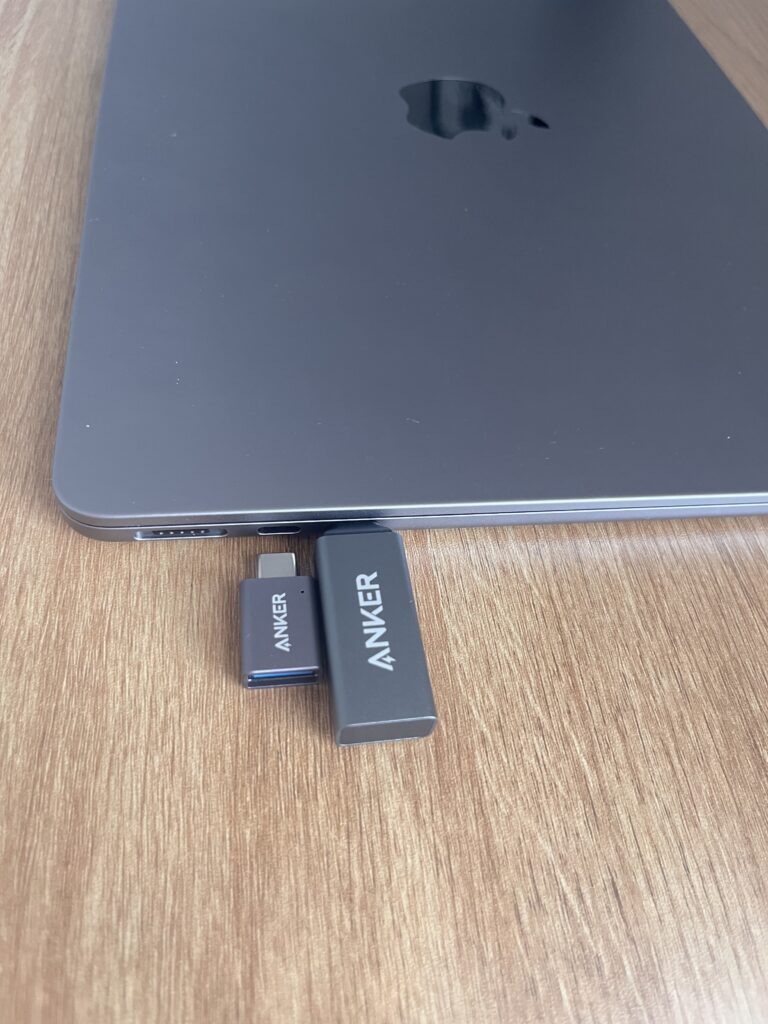 MacBook Air ポート USB-C 干渉 直挿し