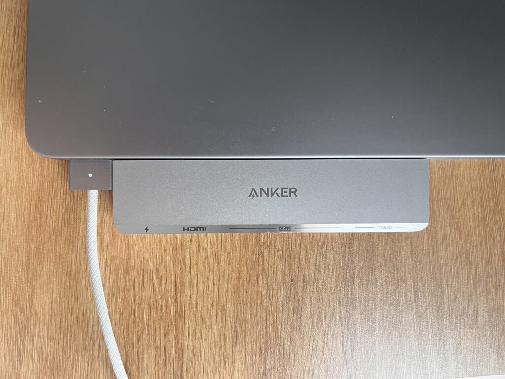 Anker 547 充電ポート 干渉しない