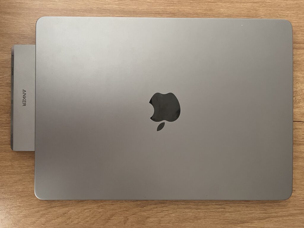 Anker 547 MacBook Air 装着 ドッキング