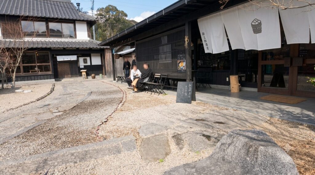 新三郎商店　おしゃれで古風な外観