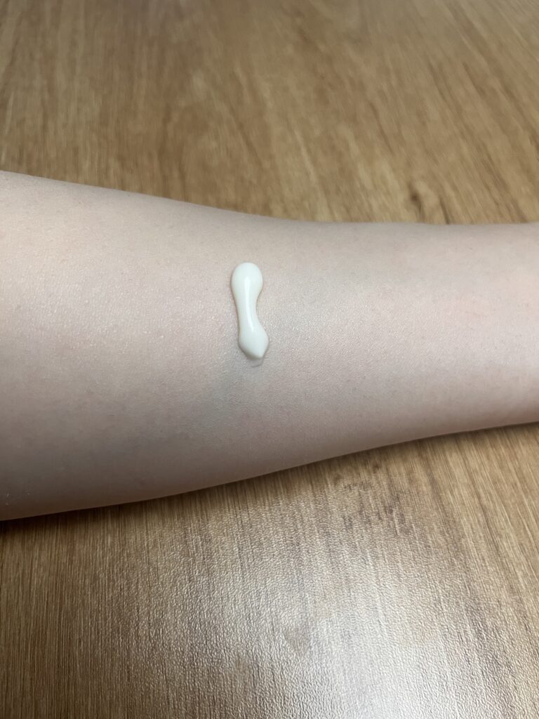 ビオレUV アクアリッチ 腕に出す テクスチャ 水っぽい 透明