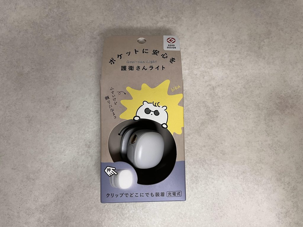 護衛さんライトのパッケージ。クリップでどこにでも装着・充電式と書かれている