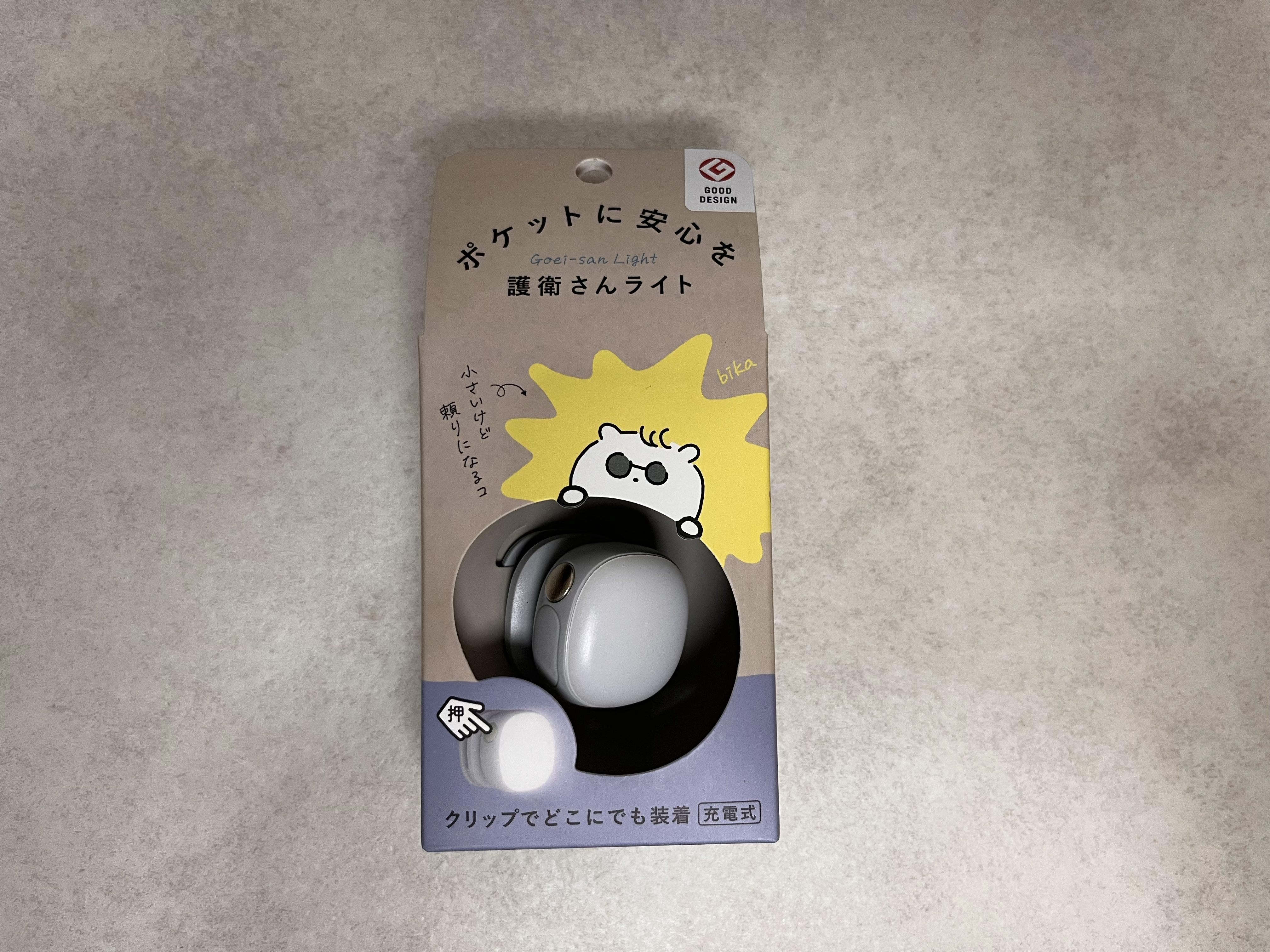 護衛さんライトのパッケージ。クリップでどこにでも装着・充電式と書かれている