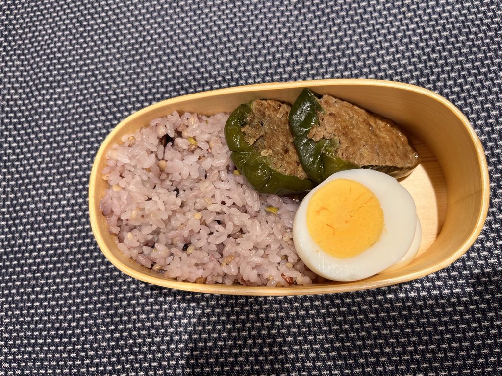 曲げわっぱの詰め方 大きくて固いものから奥に詰める