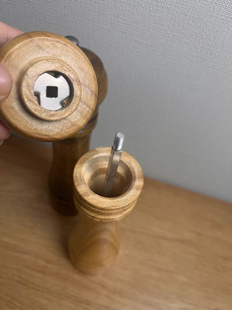 ペッパーミル 手動 軸 ずれ 蓋 閉まらない